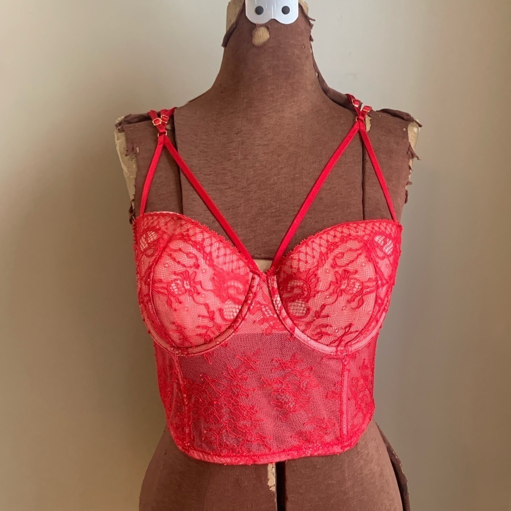 Victoria’s secret camisole red bra, corset concert festival